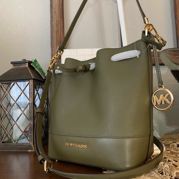Last one ‼️New MK trista medium bucket bag ♥️ - Picture 5 of 7